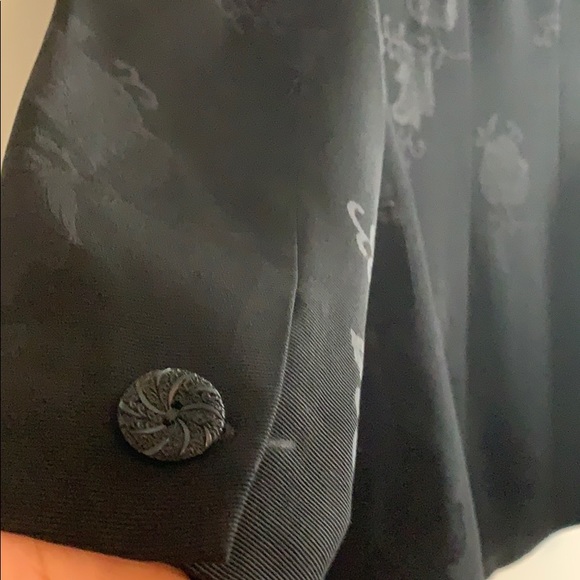 Beautiful black Tahari blazer - Picture 5 of 7